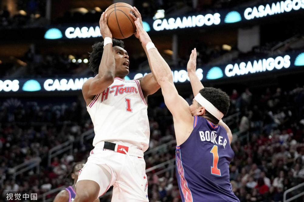 这家伙能持球攻,不慌,打球不死板,感觉比其他几位高一档次.